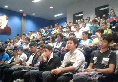MINSA realiza conferencia sobre VIH con estudiantes de la UNI