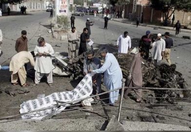 Atentado suicida causa al menos 25 muertos en Pakistán
