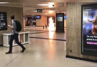 Policía busca a dos tras explosión en estación Bruselas