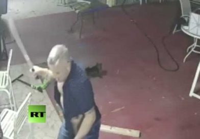 Se defiende con un machete de agresores armados con una escopeta en EE.UU.