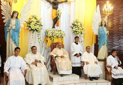 Cardenal Brenes celebra junto a familias masatepinas a la Santisima Trinidad