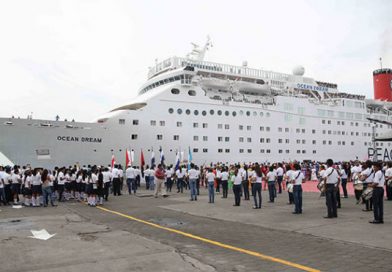 Compañera Rosario agradece visita del Barco de la Paz