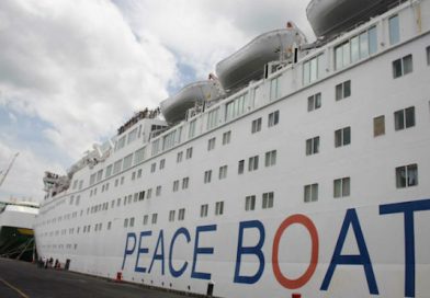 Compañera Rosario saluda la cuarta visita del Barco de la Paz