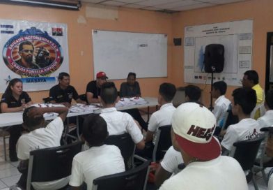Brigada Carlos Fonseca Amador de Masaya, entrega uniforme a equipo infantil de futbol