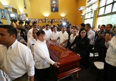 nicaragüenses-rinde-tributo-al-canciller-de-la-dignidad-padre-miguel-d´escoto-brockman