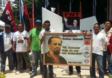comoandante daniel y companera rosario rinden homenaje a comandante carlos fonseca amador
