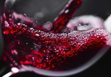 Introdujo una copa de vino en su @n0 y se rompió al intentar sacarla