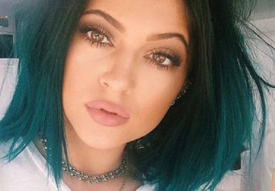 Kylie Jenner es manoseada y fotografiada dentro del baño. Quienes lo hicieron tenían su permiso