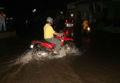 Lluvias dejan calles como "ríos" en León