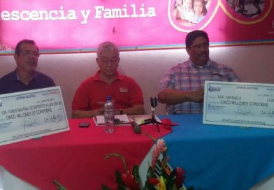 Lotería Nacional entrega utilidades al IND y a MiFamilia