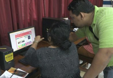 MINED capacita a docentes en computación básica en León