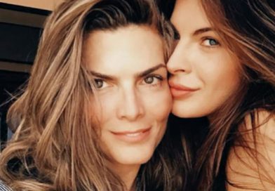 Montserrat Oliver y su novia comparten una foto juntas en topless
