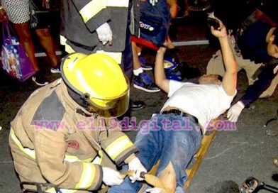 Motociclista gravemente lesionado tras invadir carril