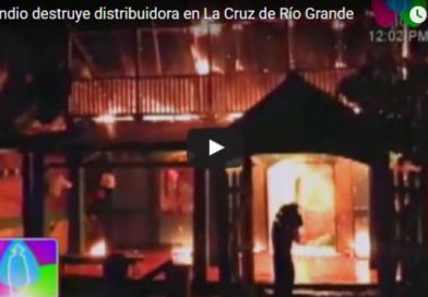 Incendio destruye distribuidora en La Cruz de Río Grande