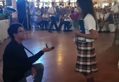 Tienen 6 meses de relación, se gradúan y él sorprende con romántica declaración
