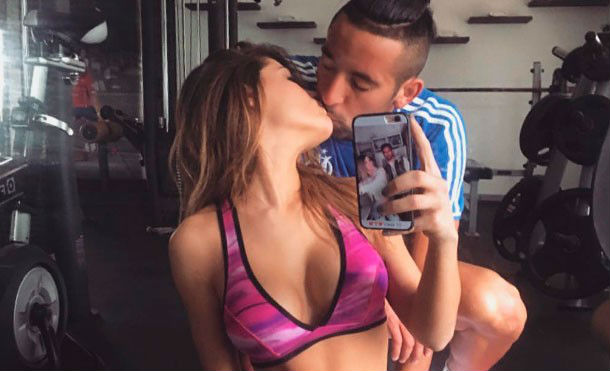 Futbolista sudamericano es sensación por entrenar con su sexy novia