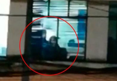 Pareja fue grabada mientras mantenía relaciones sexuales en una oficina