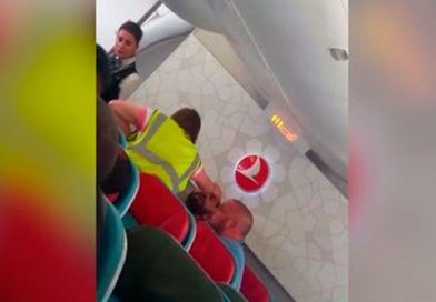 Pasajero es agredido y abofeteado dentro de un avión