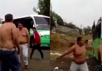 Microbuseros se agarran a golpes y uno termina noqueado
