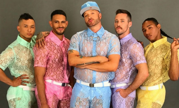 La nueva moda para hombres: shorts de encaje y tonos pastel