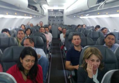 novios tuvieron relaciones en un avión y generan protesta de pasajeros