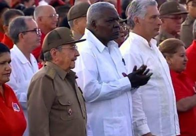 Comandante Raúl Castro preside acto por el Día de la Rebeldía Nacional en Cuba