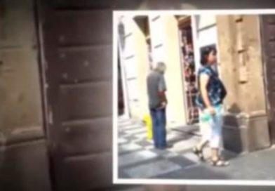 (+Video) Joven mujer muestra zonas ¡ntim@5 en la calle y se vuelve viral