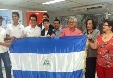 Abanderamiento de jóvenes que representarán al país en las 58 Olimpiadas Matemáticas