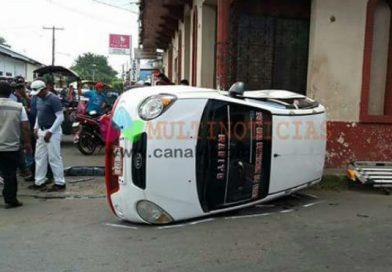 Tico resulta lesionado tras volcarse en carretera León-Telica
