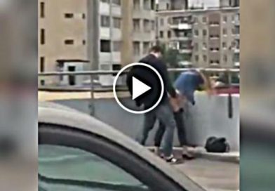 Pareja tiene sexo ruidoso en azotea de estacionamiento