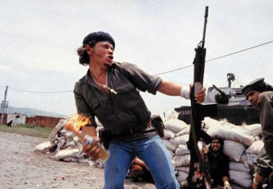 La historia detrás de la foto, conoce al guerrillero del Fal y la bomba Molotov
