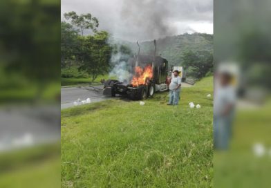 Cabezal se incendia por recalentamiento de fricciones en carretera Ocotal-Las manos