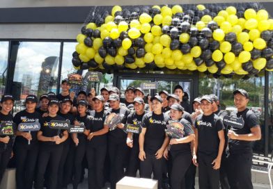 Inauguran restaurante de hamburguesa Carl's Jr., en Metrocentro