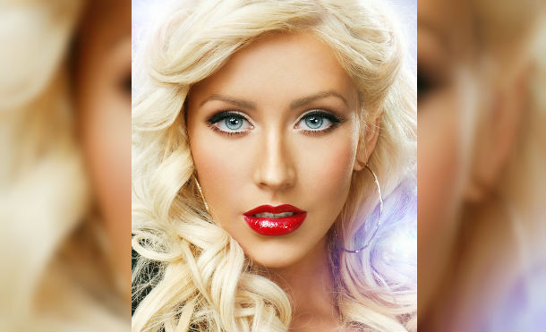 Christina Aguilera vuelve a bajar de peso y lo demuestra con diminuto traje de baño