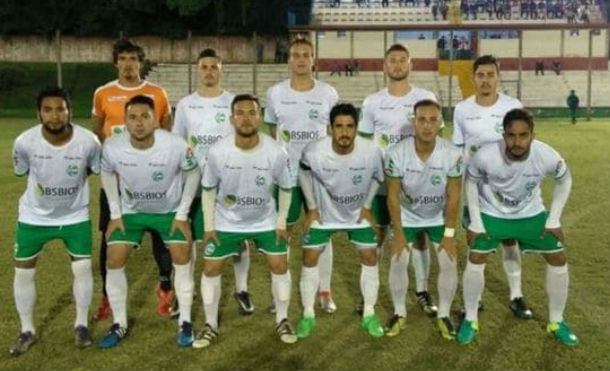 Expulsan a futbolistas por filmarse en plena masturbación grupal dentro del vestuario