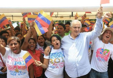 Compañera Rosario saluda al embajador de Venezuela por el triunfo electoral de la Asamblea Constituyente