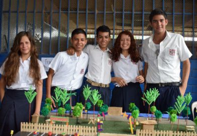 Estudiantes de secundaria presentan proyectos innovadores en feria científica de Granada