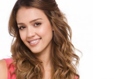 Jessica Alba con el rostro completamente “desfigurado” impacta en Internet