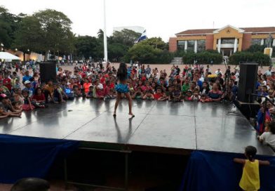 Centenares de familias visitaron la Plaza de la Revolución que luce llena de alegría y diversión