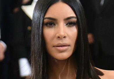 Kim Kardashian se viste con mallas sin usar ropa interior
