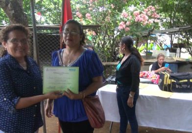 Nindirí: Festejan promoción de estudiantes de modalidad "jóvenes y adultos"