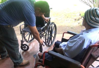 Gobierno Sandinista entrega sillas de rueda a protagonistas de Todos Con Voz
