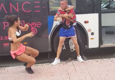 Pareja de jóvenes golpea brutalmente a conductor de autobús en España