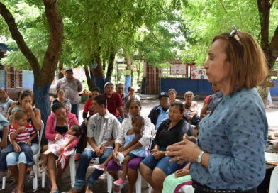 Alcaldesa de Granada sostiene encuentro con pobladores de barrios y comunidades