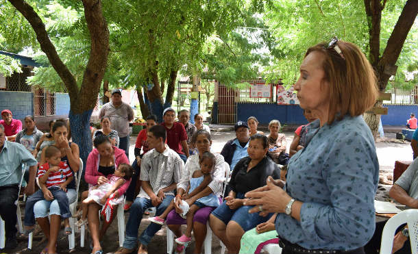 Alcaldesa de Granada sostiene encuentro con pobladores de barrios y comunidades