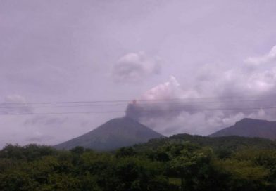 Volcán San Cristóbal mantiene emanación de gases