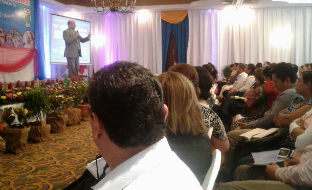 Médicos actualizan conocimientos sobre Alzheimer y otras enfermedades