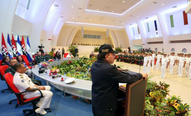 Comandante Daniel y Compañera Rosario presiden el acto del 38 aniversario de la Fuerza Naval