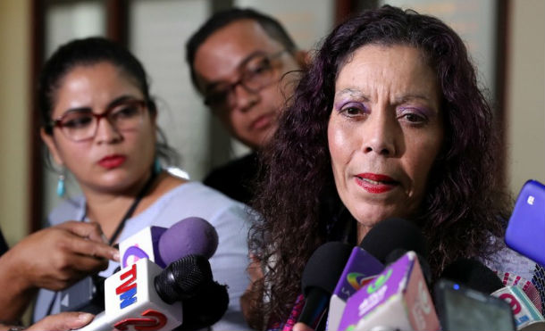 Comandante Daniel y Compañera Rosario presiden el acto del 38 aniversario de la Fuerza Naval