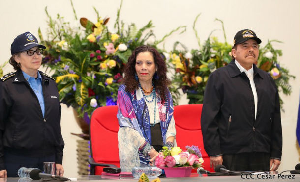 Comandante Daniel y Compañera Rosario presiden el acto del 38 aniversario de la Fuerza Naval